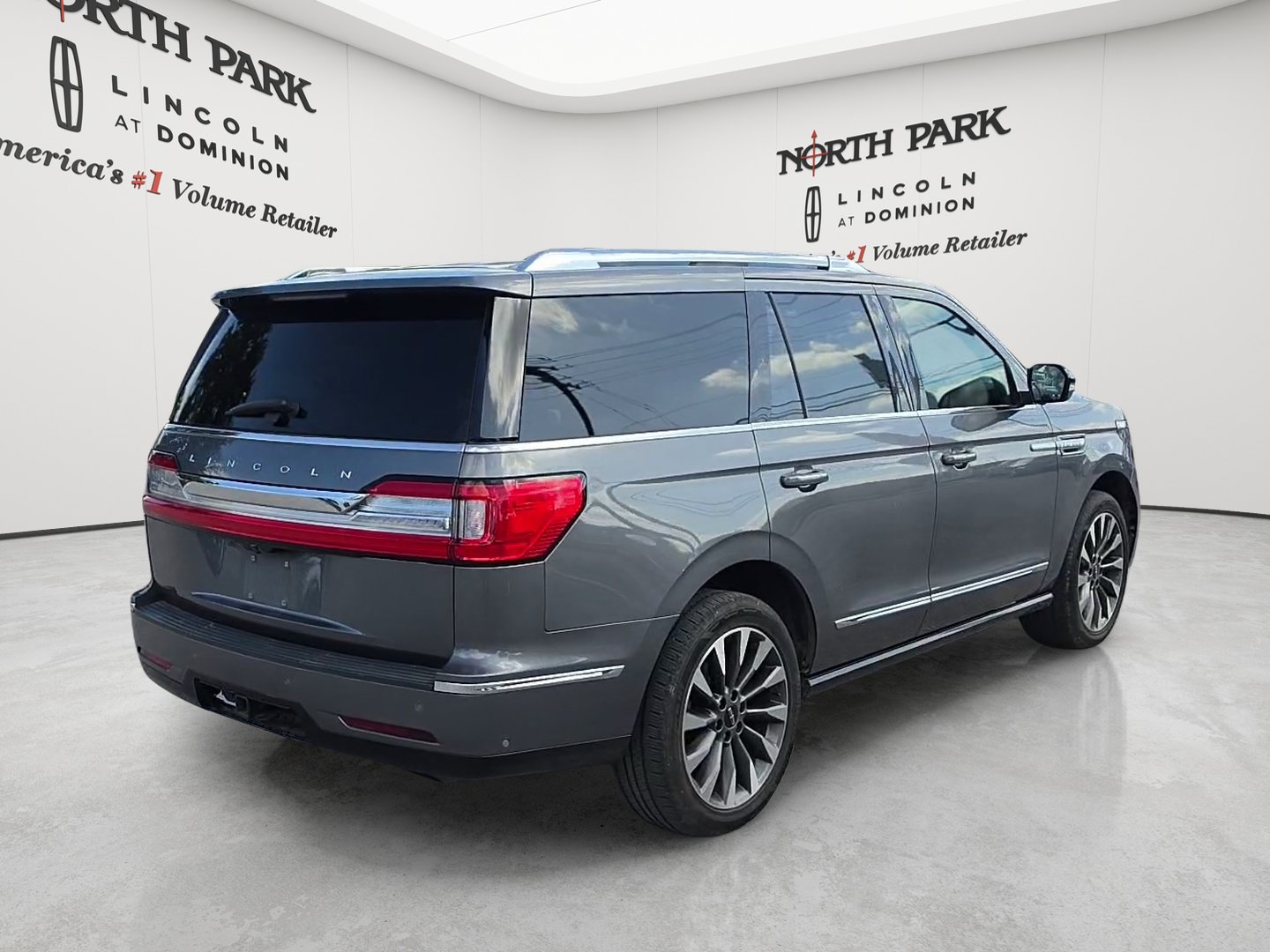 Used 2021 Lincoln Navigator Reserve w/ Luxury Package AWD/4WD image 5