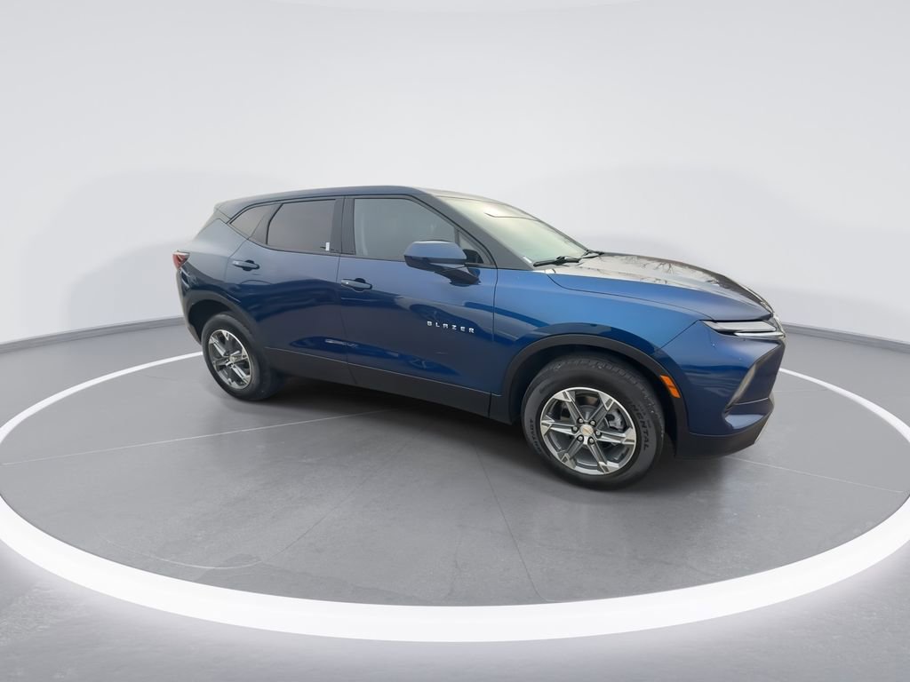 Used 2023 Chevrolet Blazer LT w/ Driver Confidence Package image 2