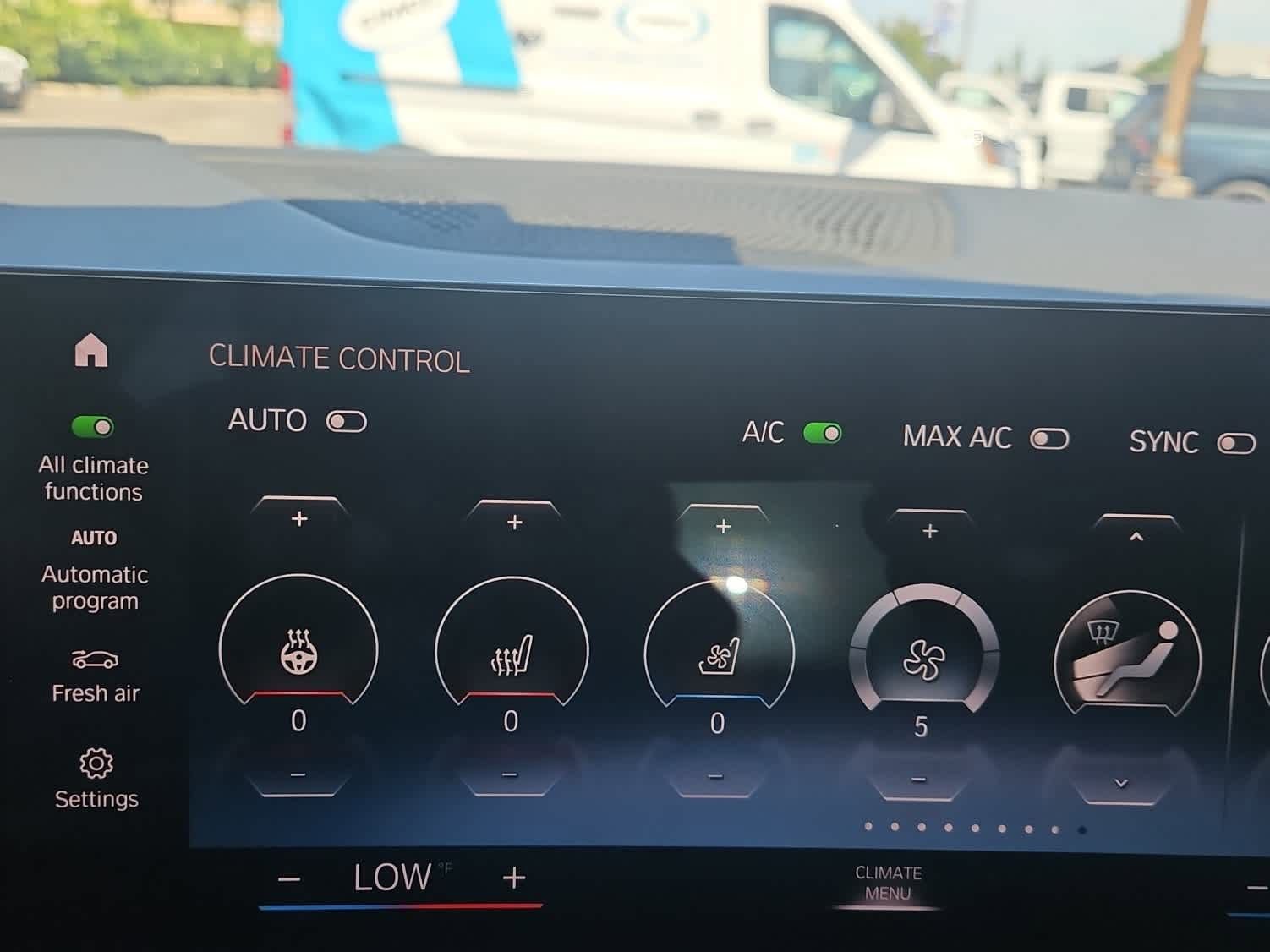 Used 2023 BMW X7 xDrive40i w/ Premium Package image 16