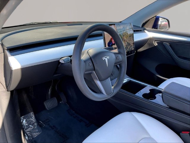 Used 2024 Tesla Model Y Long Range RWD image 19