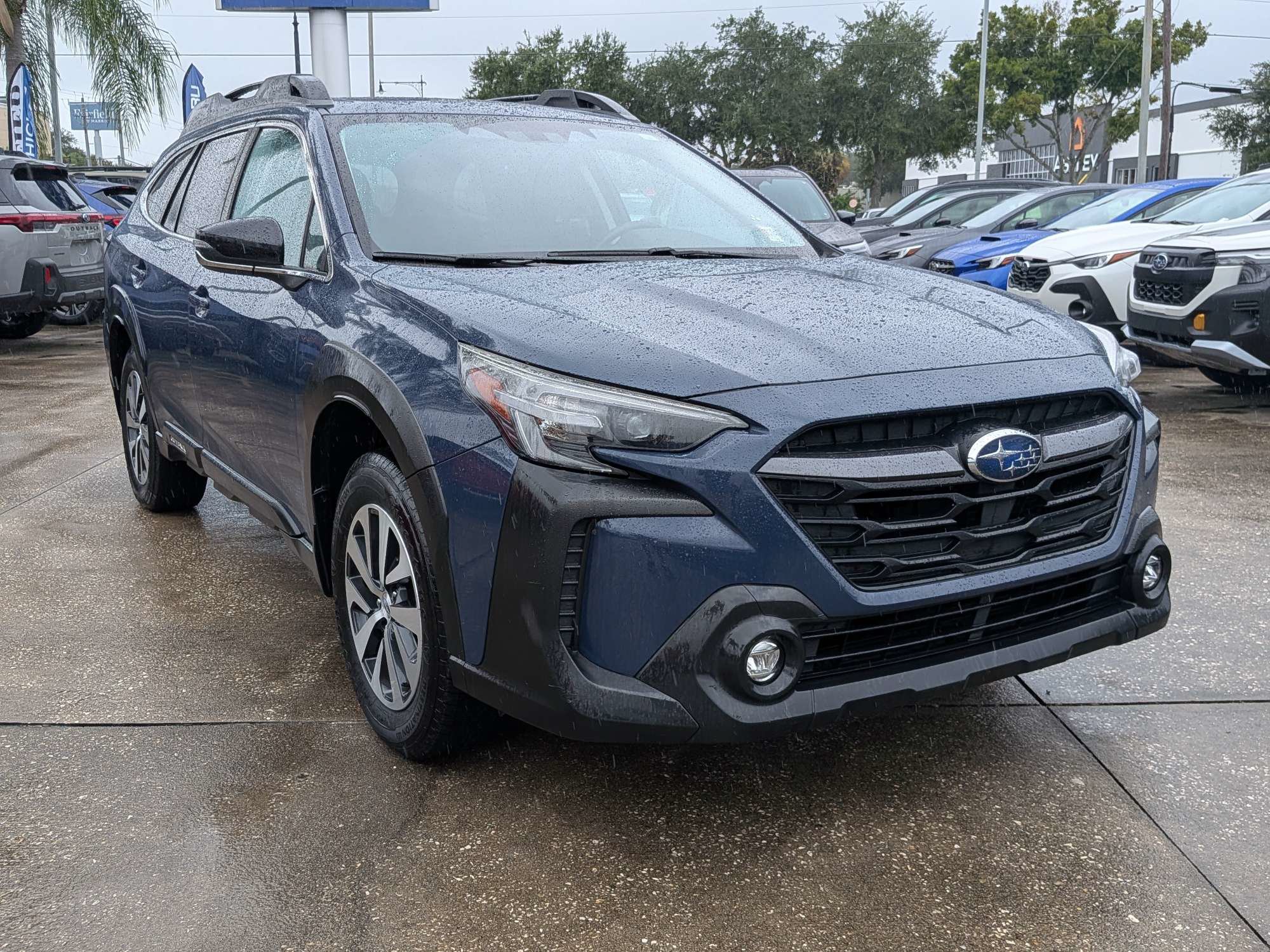 Used 2023 Subaru Outback Premium AWD/4WD image 2