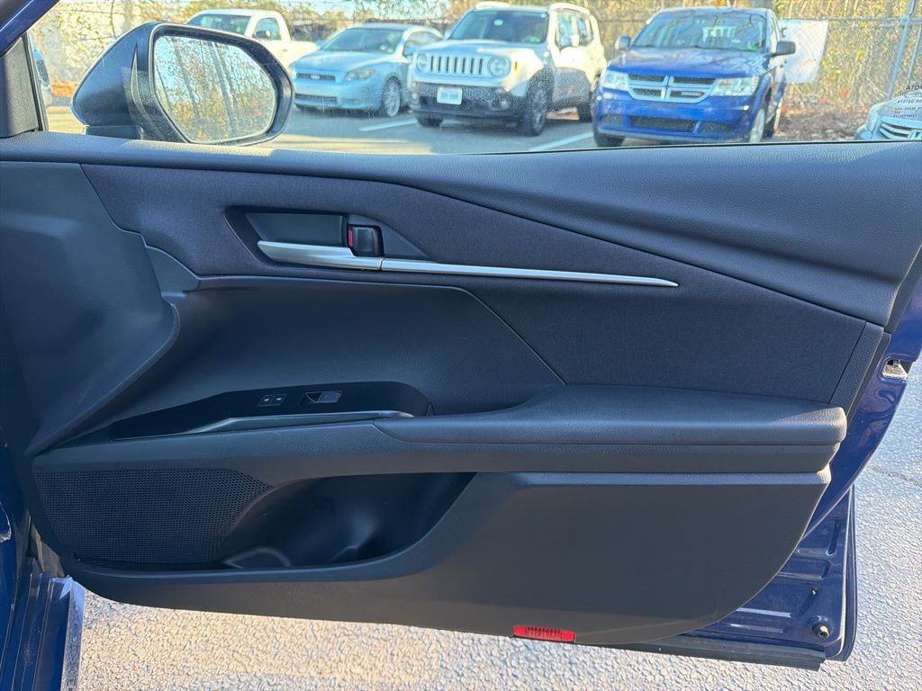 Used 2025 Toyota Camry LE image 30