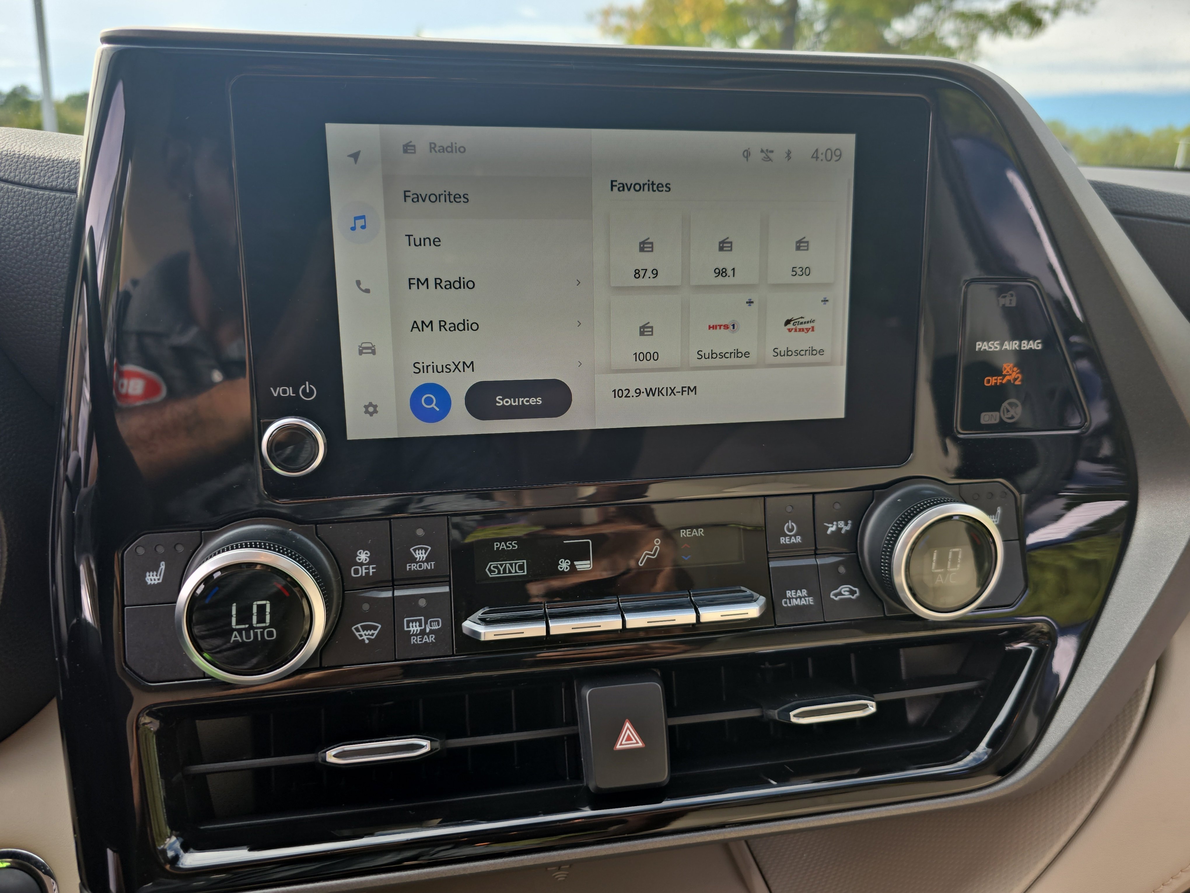 Used 2023 Toyota Highlander XLE image 22