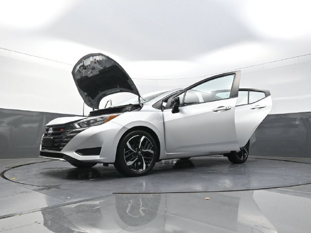 Used 2024 Nissan Versa SR FWD image 41