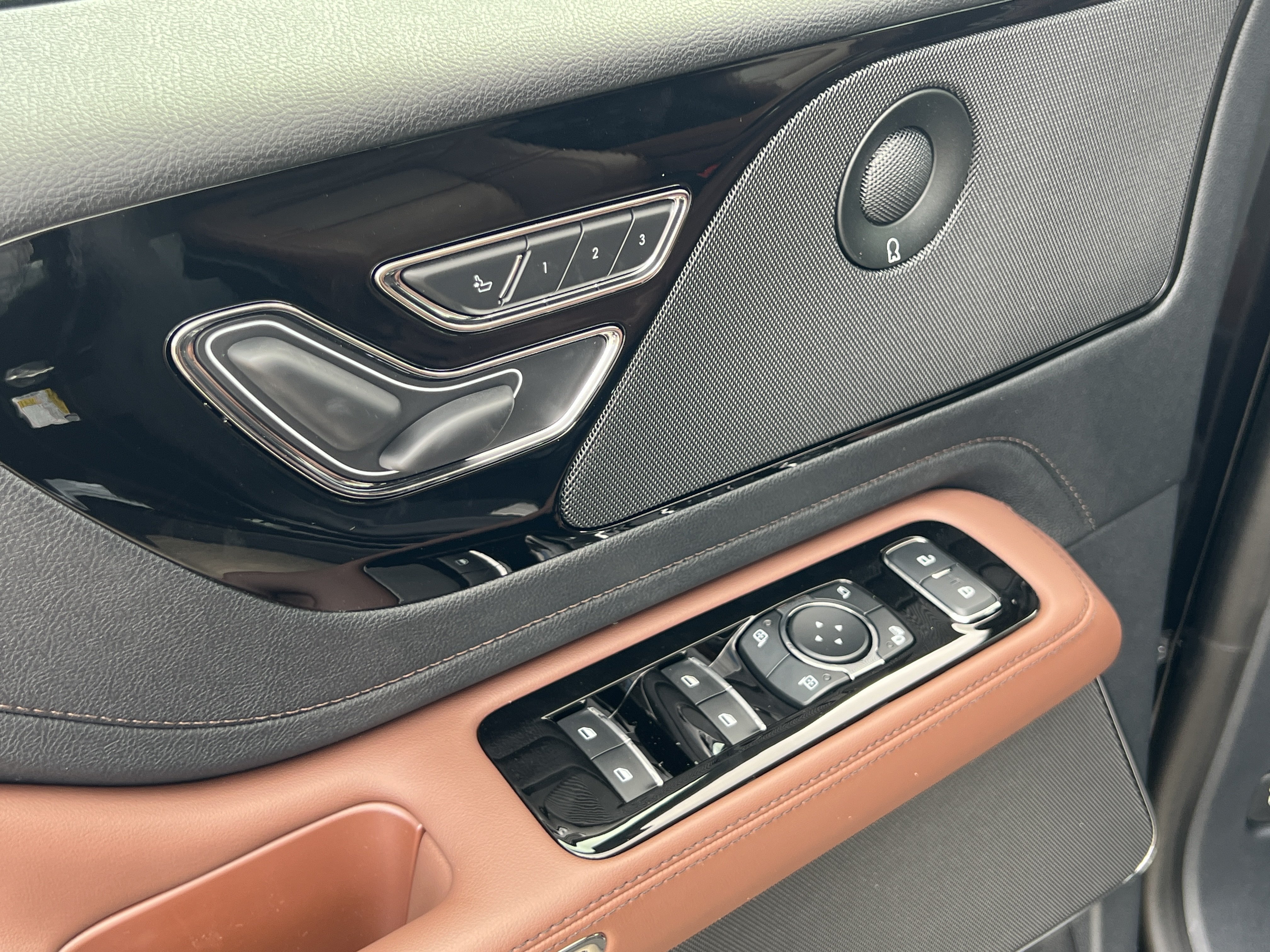 New 2027 Lincoln Aviator Reserve w/ Jet Appearance Package RWD image 15