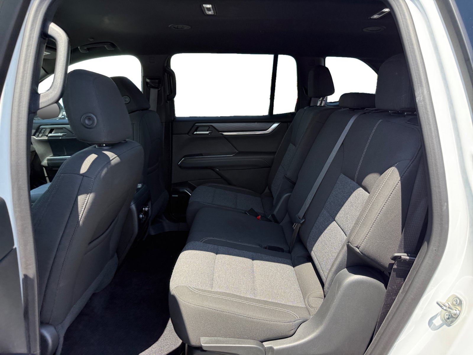 Used 2025 GMC Acadia Elevation AWD/4WD image 16