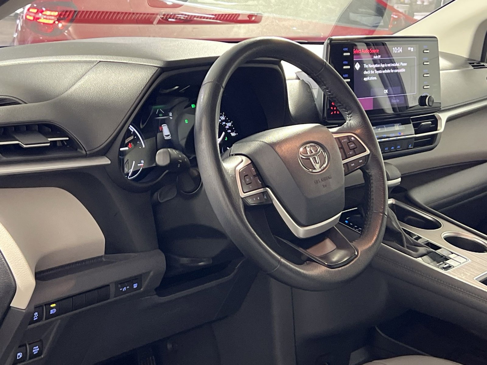 Used 2024 Toyota Sienna XLE image 16