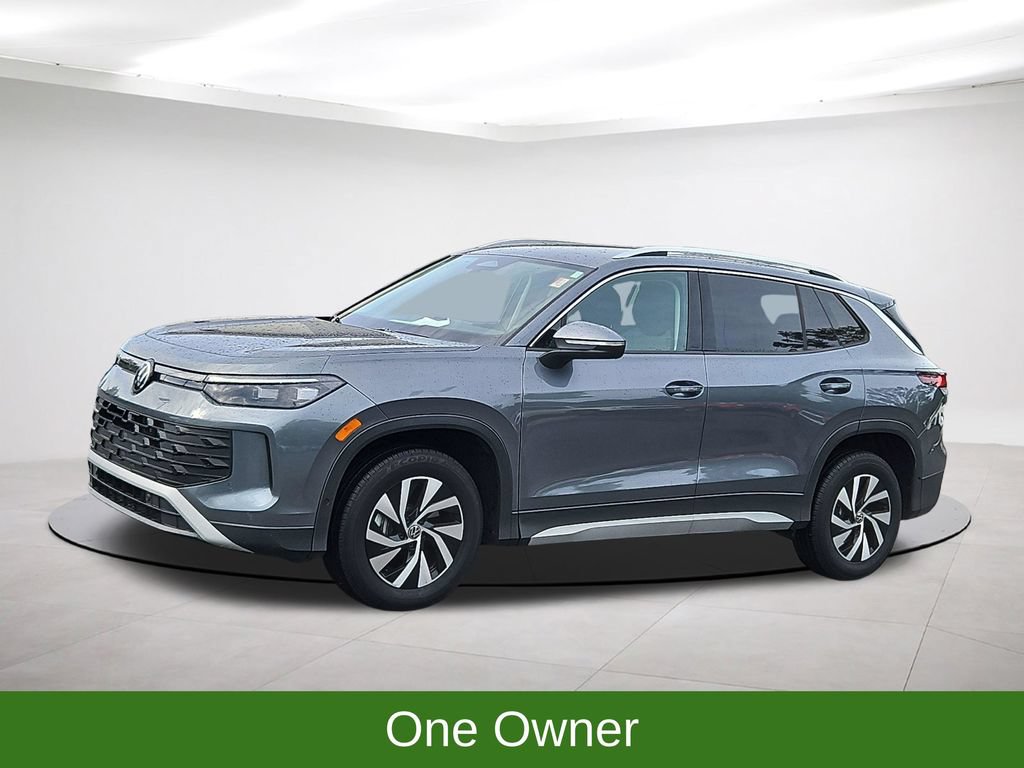 Used 2025 Volkswagen Tiguan S AWD/4WD image 3