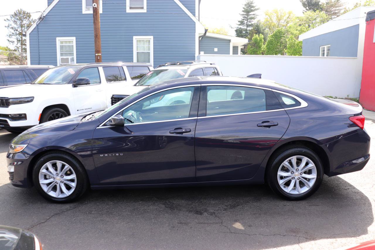 Used 2025 Chevrolet Malibu LT FWD image 2