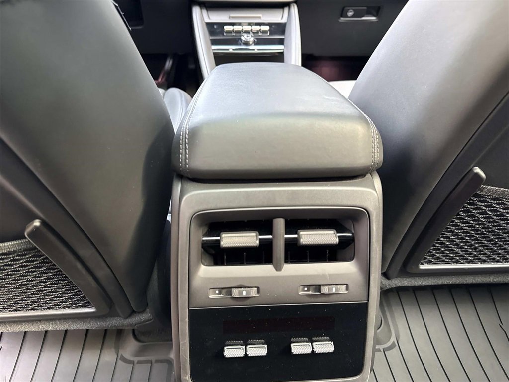 Used 2024 Porsche Macan 4 Electric image 9