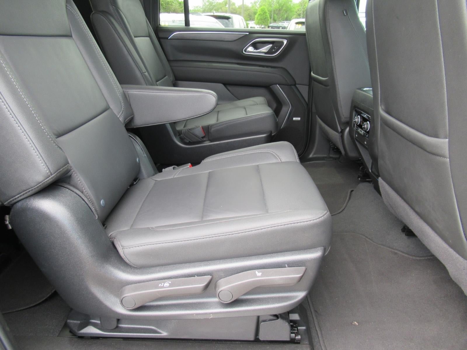 Used 2024 Chevrolet Suburban Z71 w/ Luxury Package AWD/4WD image 32