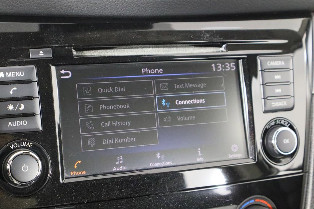 Used 2020 Nissan Rogue Sport S image 27