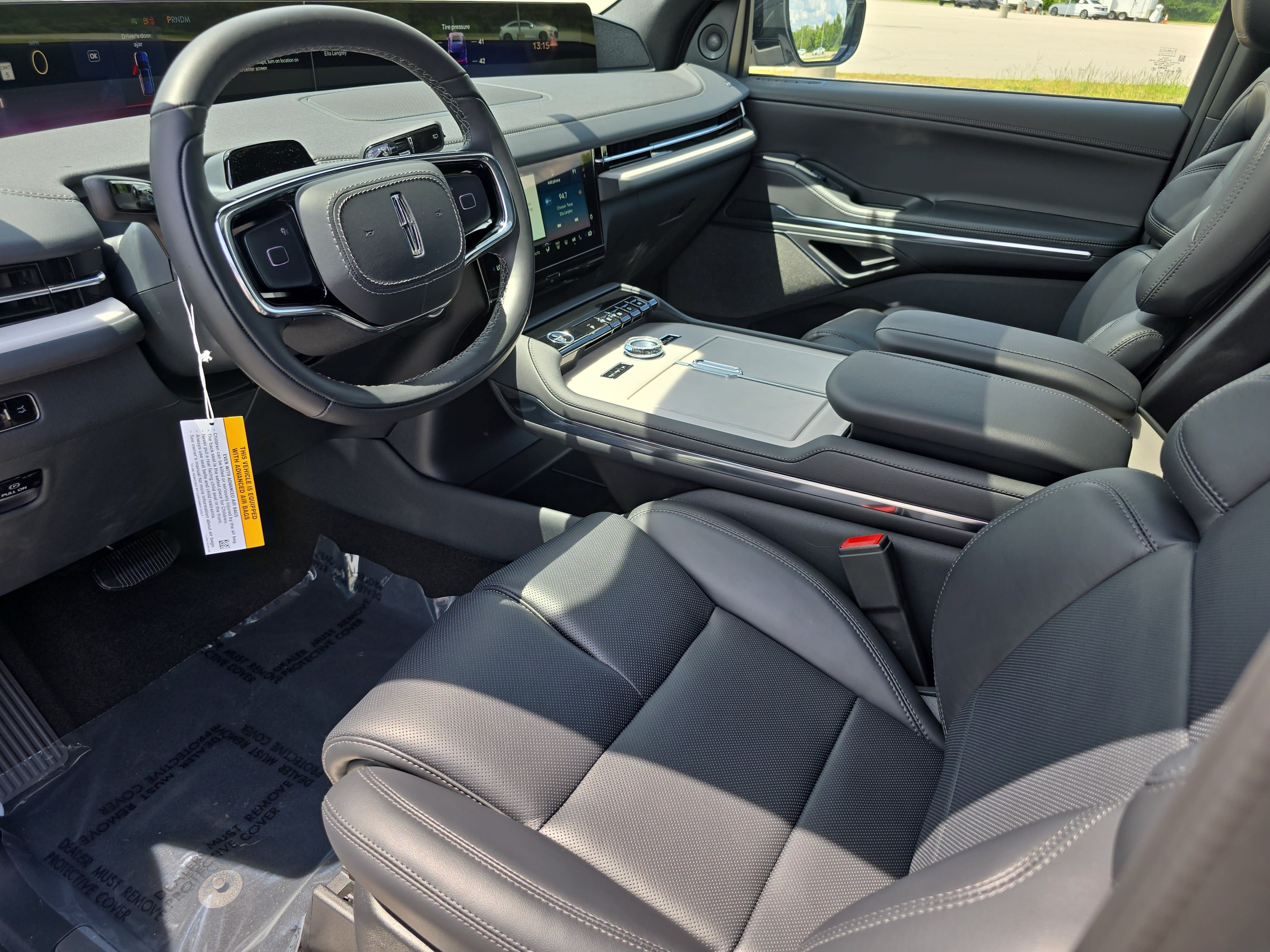 New 2027 Lincoln Navigator Reserve w/ Jet Appearance Package AWD/4WD image 17
