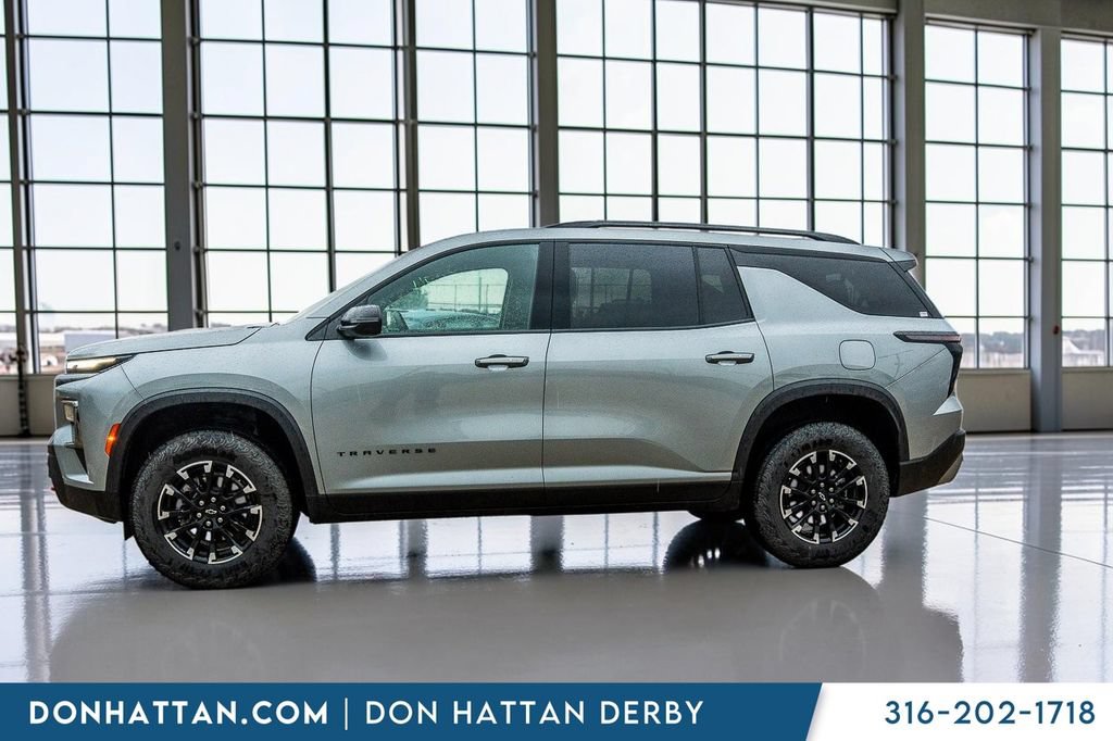 Used 2025 Chevrolet Traverse Z71 AWD/4WD image 2