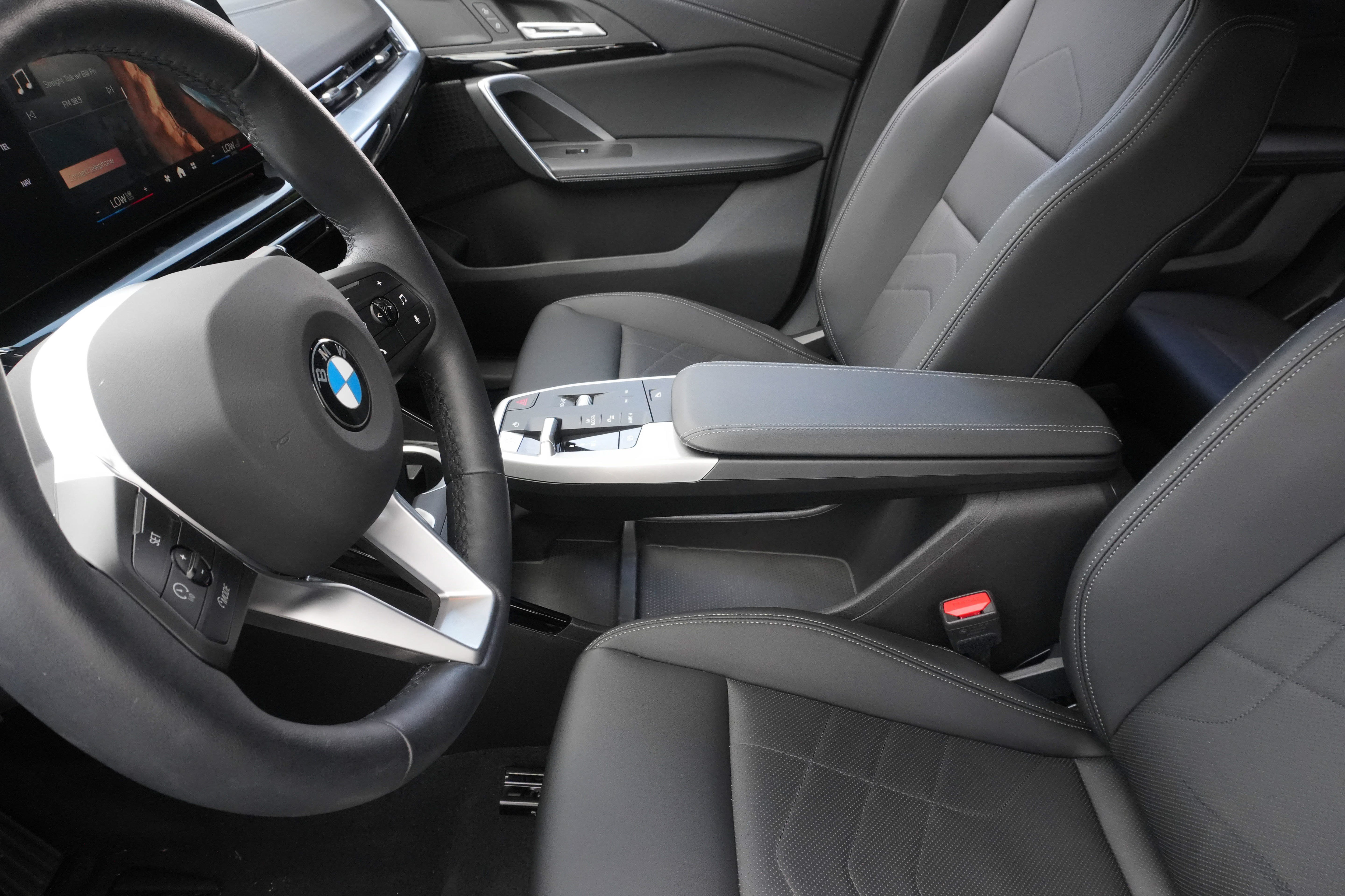 Certified 2025 BMW X2 xDrive28i AWD/4WD image 11