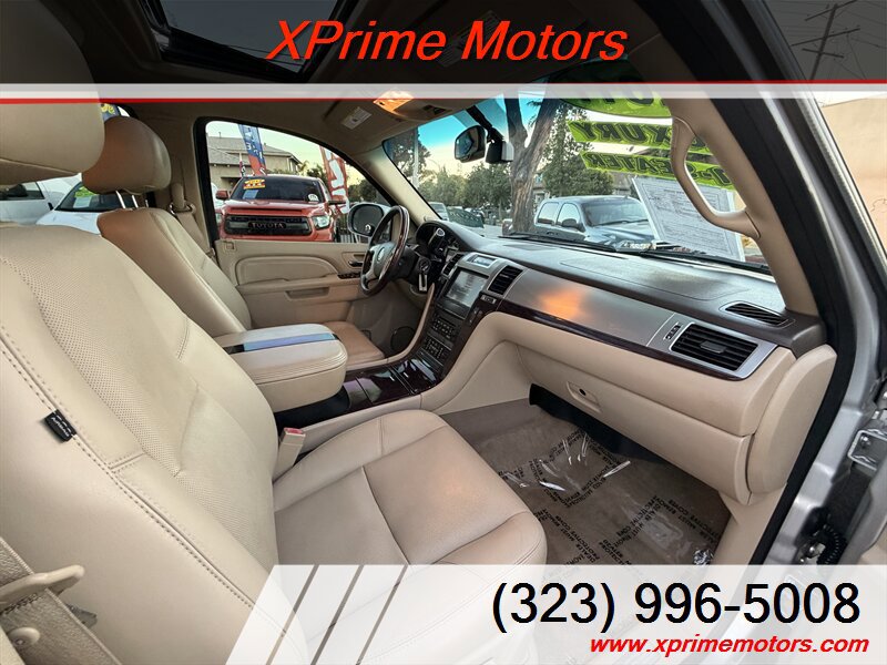 Used 2011 Cadillac Escalade Luxury AWD/4WD image 37