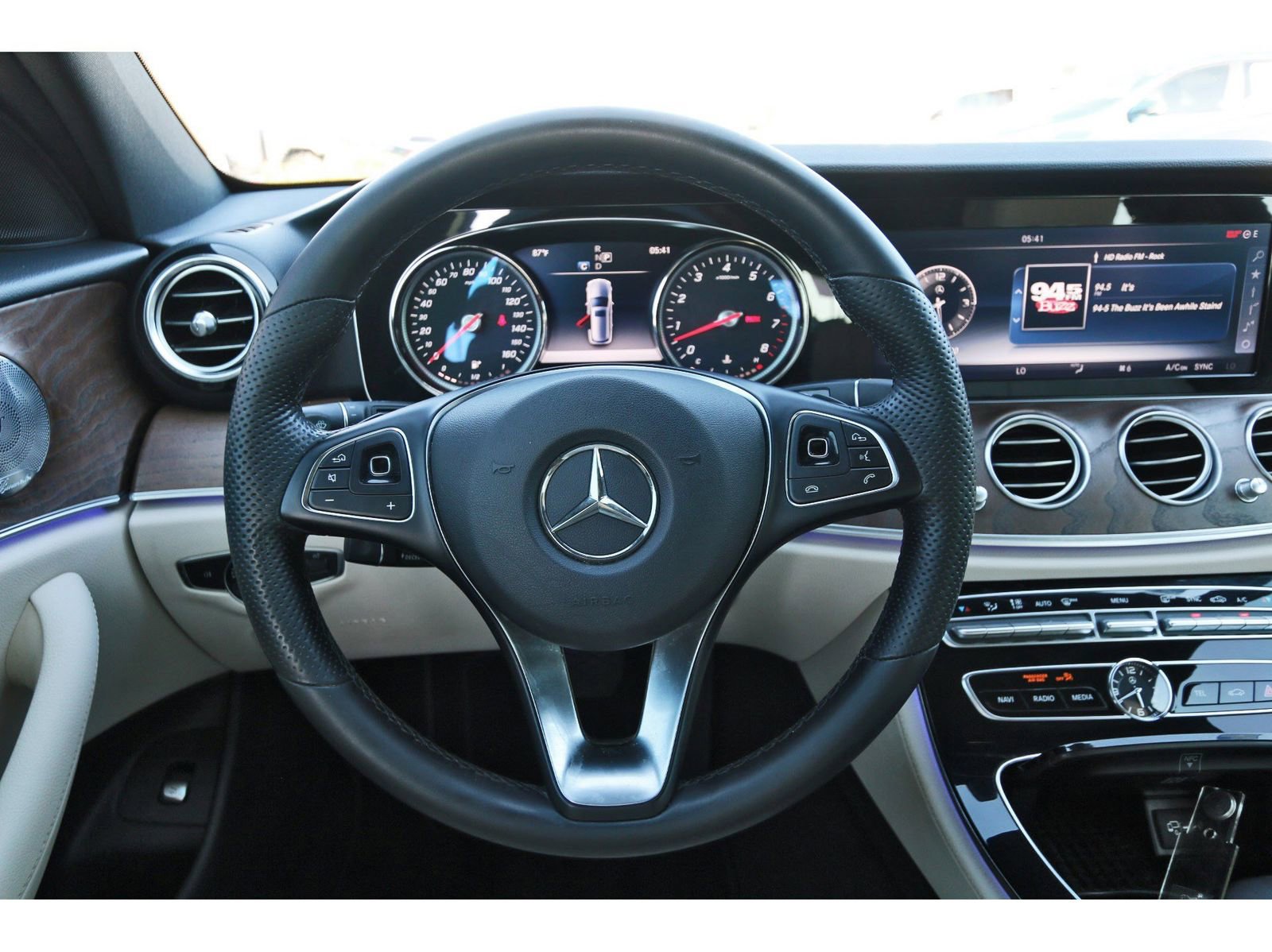 Used 2017 Mercedes-Benz E 400 4MATIC Wagon image 16