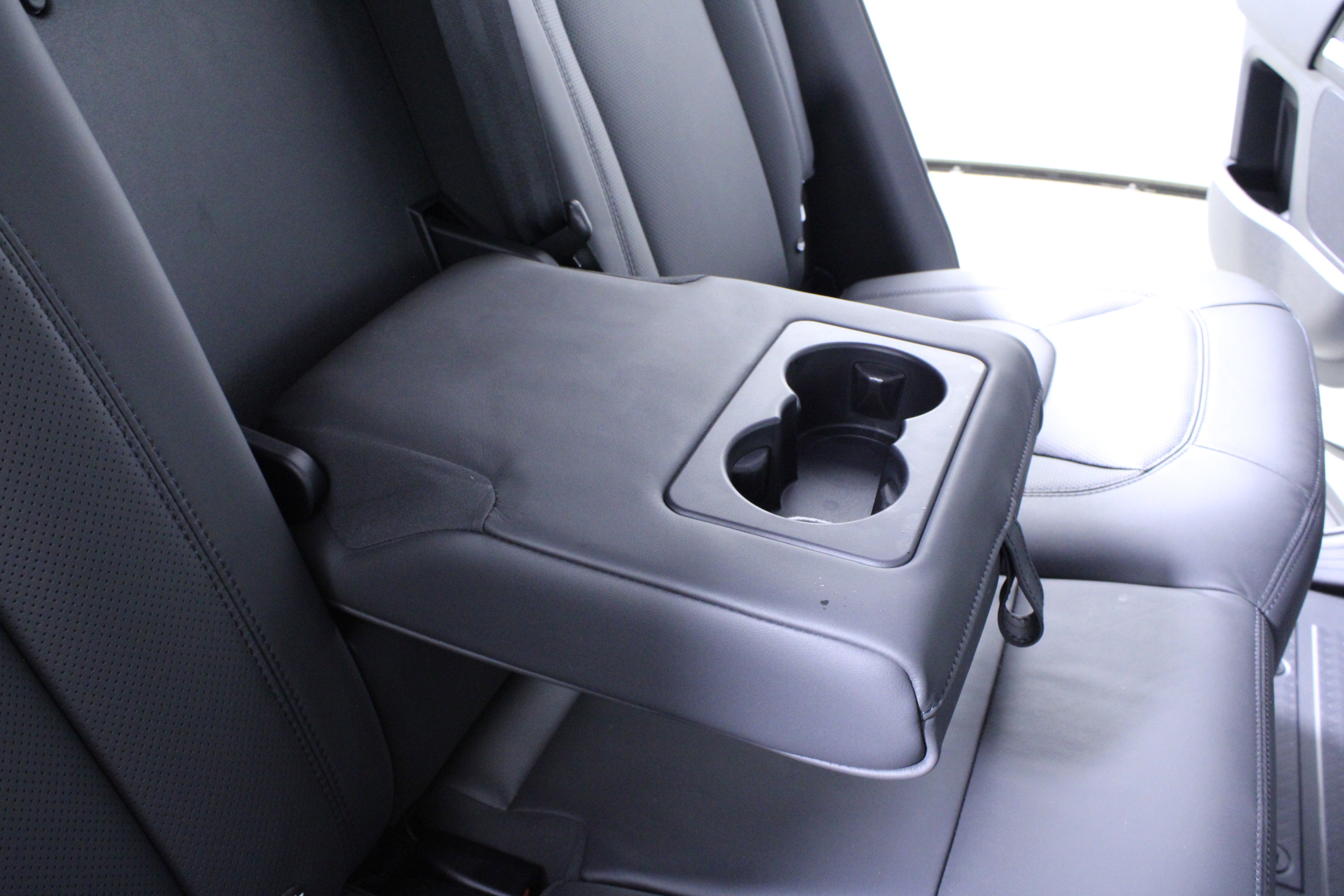 Used 2025 Land Rover Defender 110 S image 15