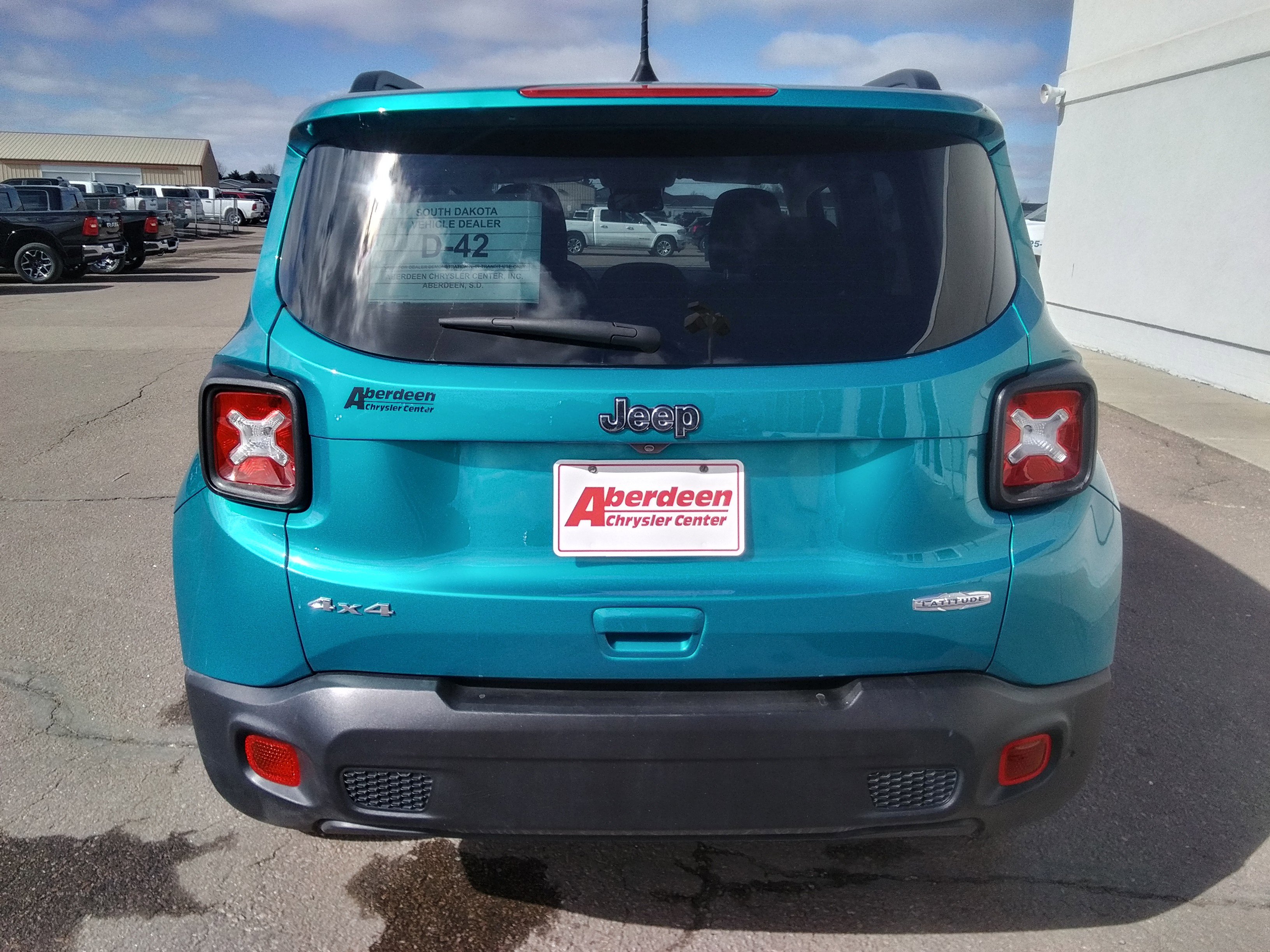 Used 2022 Jeep Renegade Latitude w/ Convenience Group AWD/4WD image 6