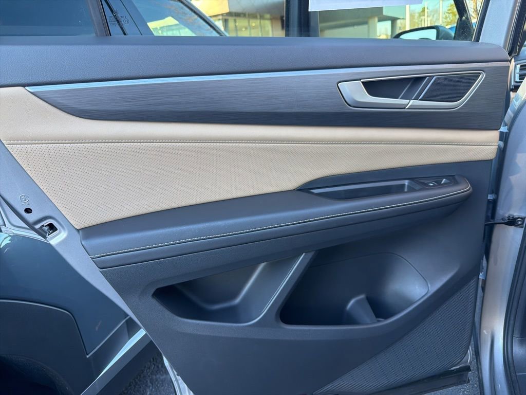 Used 2024 Volkswagen Atlas Cross Sport SE image 19