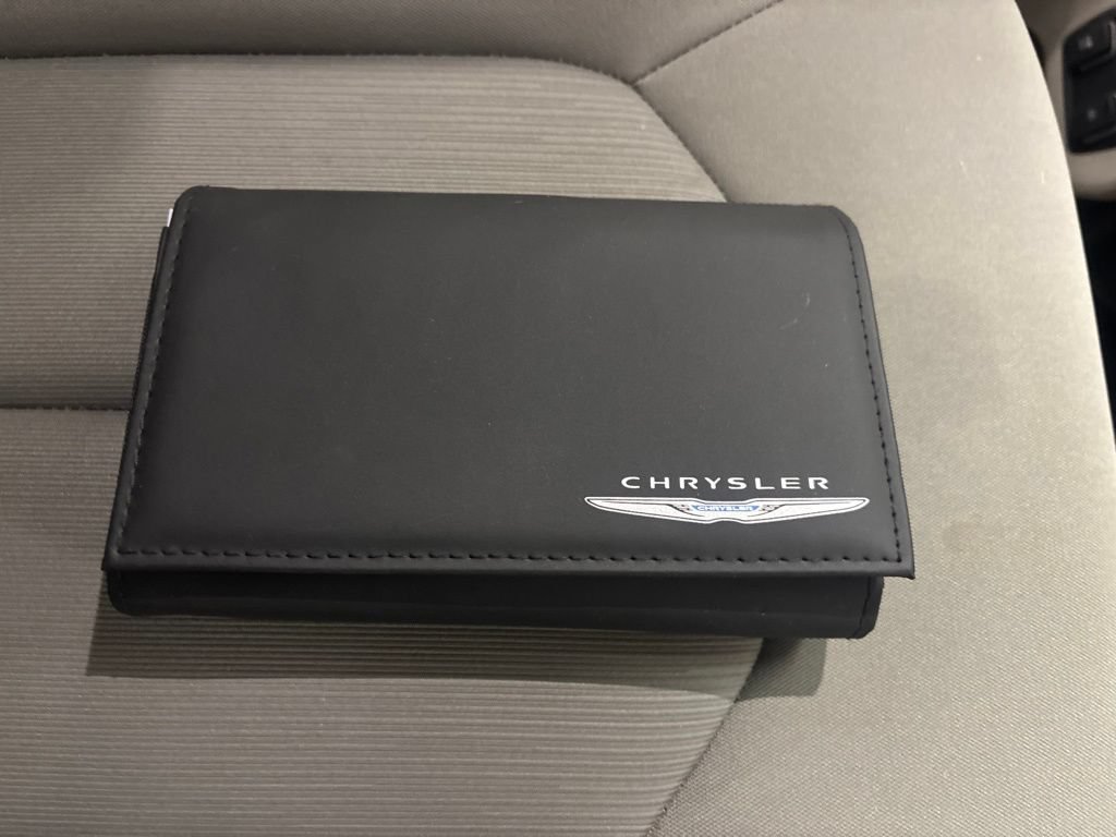 Used 2017 Chrysler Pacifica Touring Plus w/ Tire & Wheel Group FWD image 37