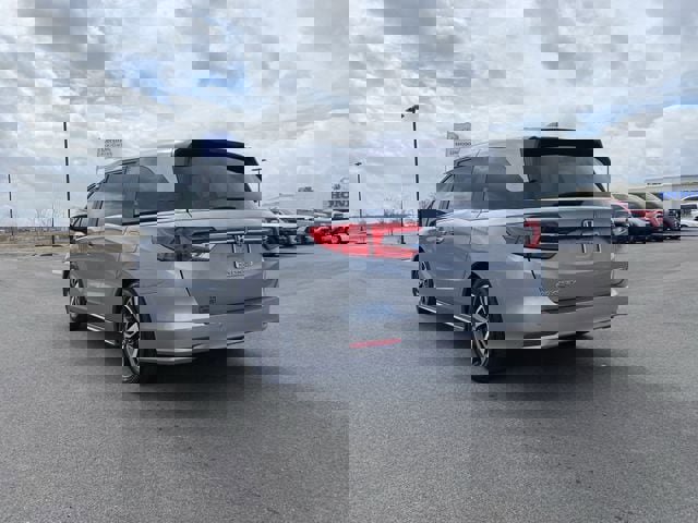 Used 2024 Honda Odyssey Touring image 3