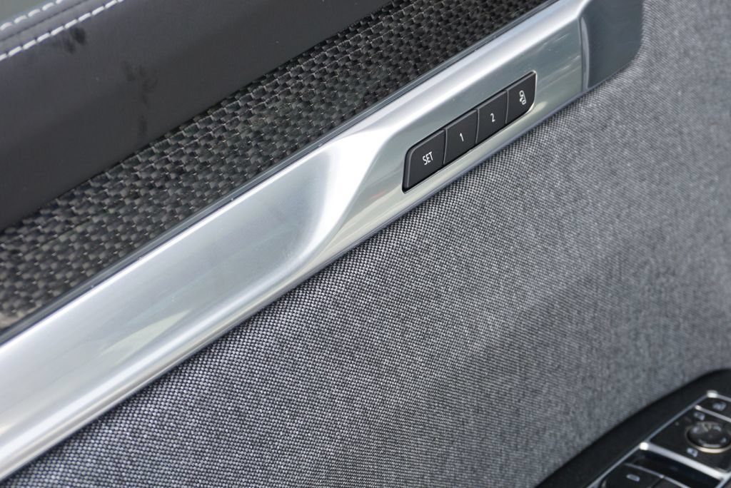 Used 2025 Cadillac Escalade ESV V AWD/4WD image 19