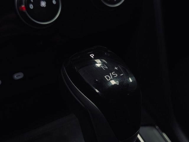 Used 2023 Volkswagen Taos SE w/ Panoramic Sunroof Package image 31