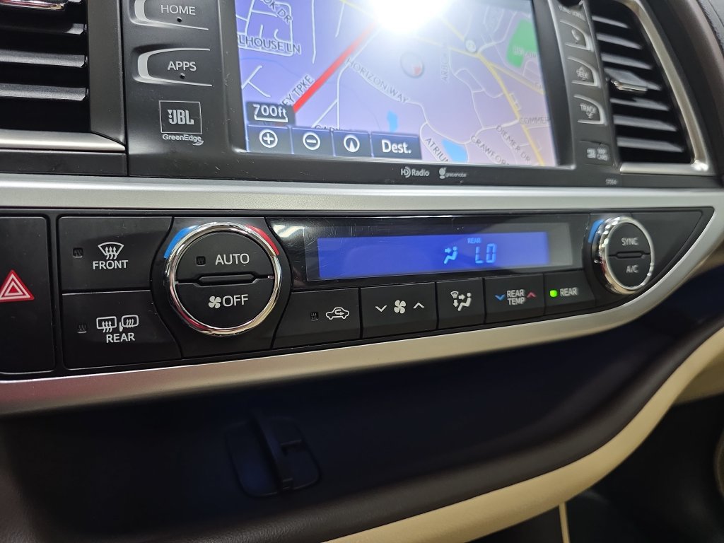Used 2015 Toyota Highlander Limited Platinum FWD image 23