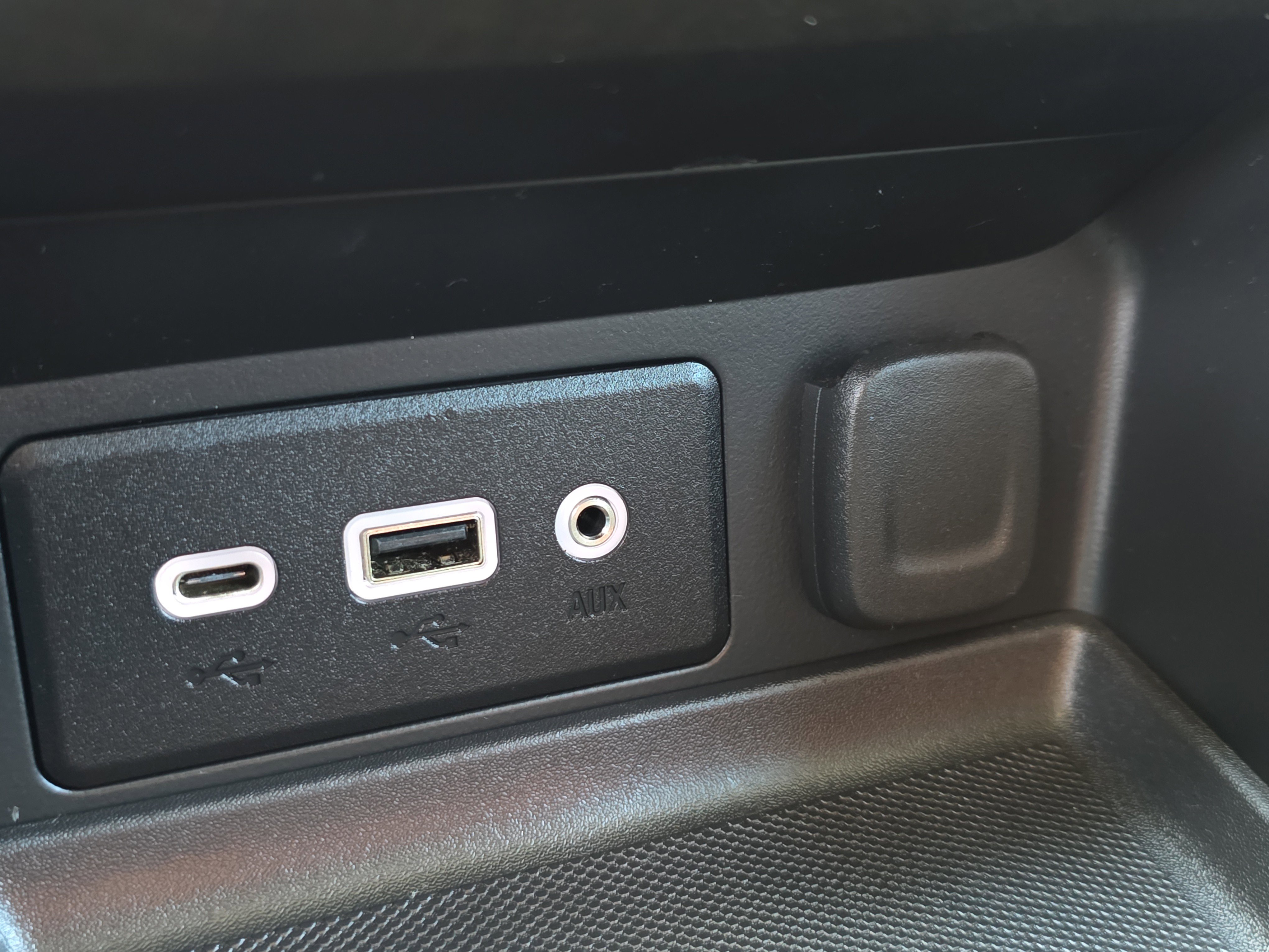 Used 2024 GMC Terrain SLE image 31