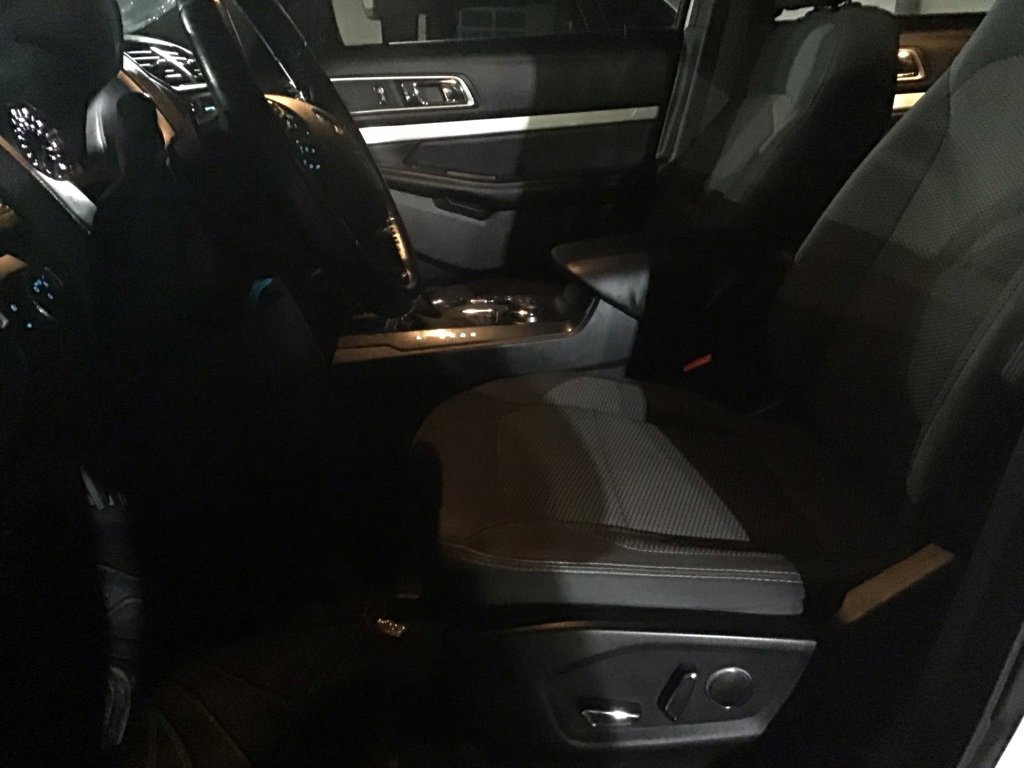 Used 2017 Ford Explorer XLT image 5
