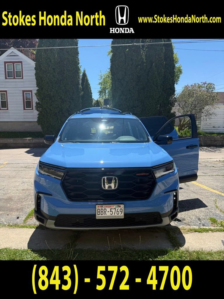 Used 2025 Honda Pilot TrailSport image 3