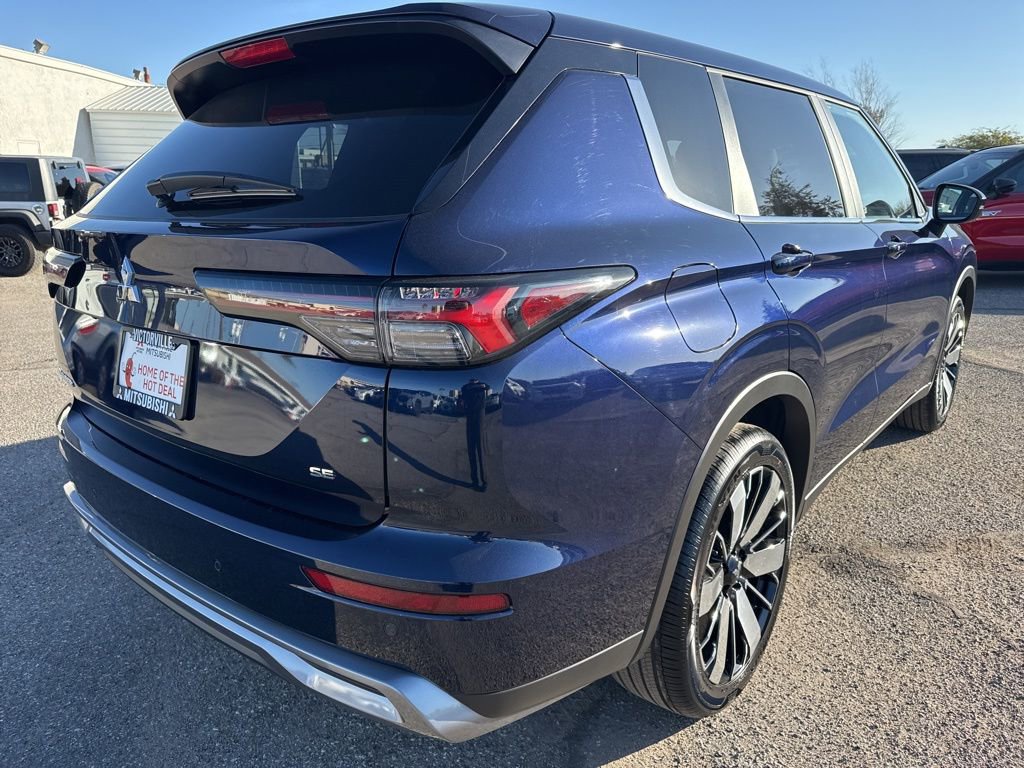 New 2026 Mitsubishi Outlander SE image 7