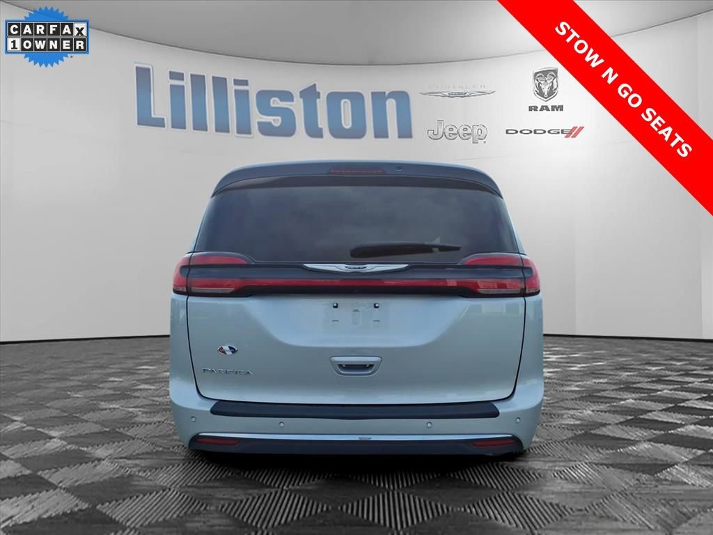 Used 2024 Chrysler Pacifica Touring-L image 5