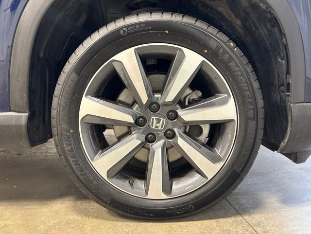 Certified 2025 Honda Pilot Touring image 11