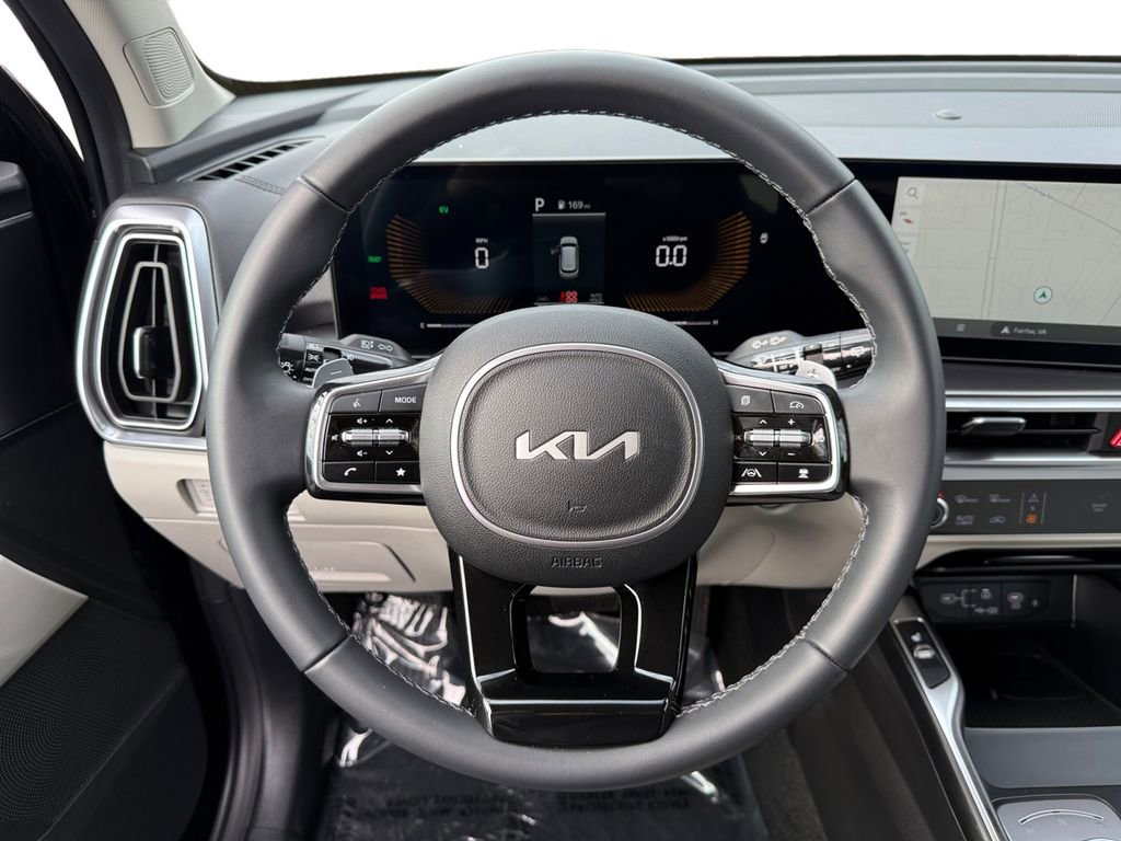 Certified 2025 Kia Sorento EX image 12