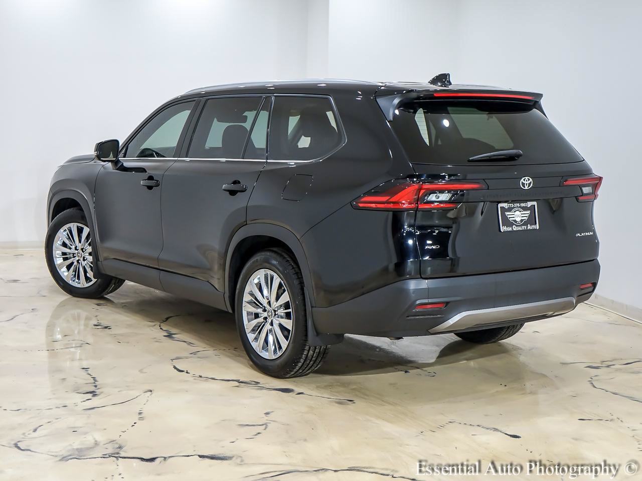 Used 2025 Toyota Grand Highlander AWD image 10