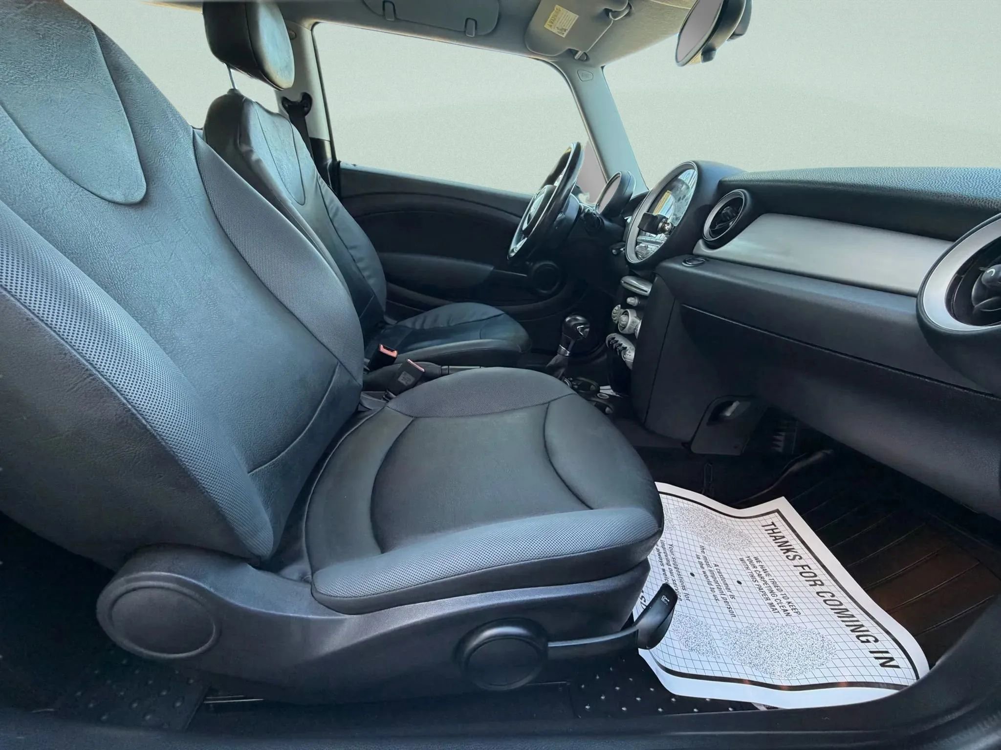 Used 2010 MINI Cooper Hardtop image 11