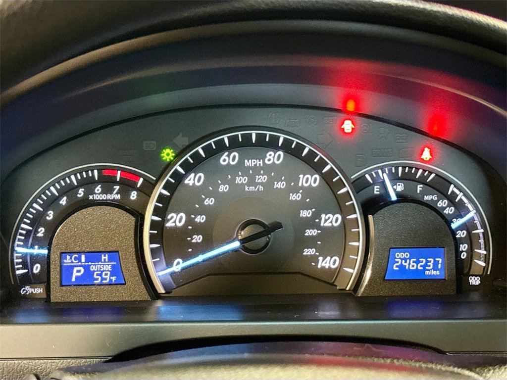Used 2013 Toyota Camry LE image 9