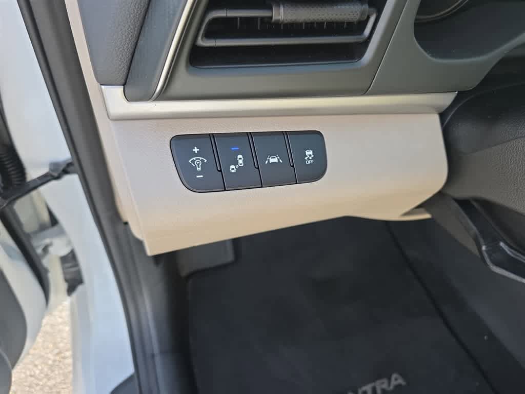 Used 2020 Hyundai Elantra SEL FWD image 17