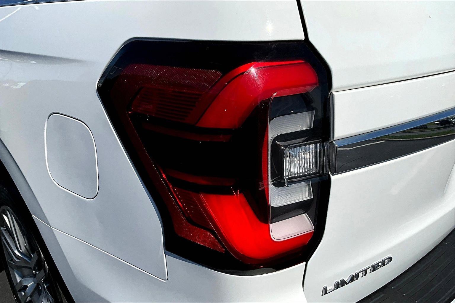 Used 2023 Ford Expedition Limited image 23