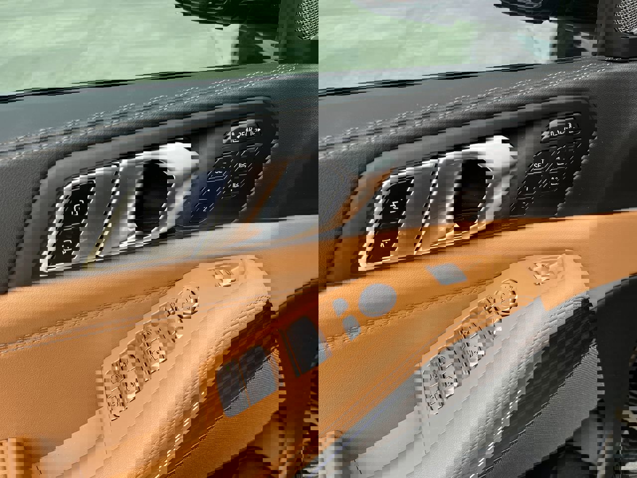 Certified 2023 BMW X7 xDrive40i w/ Executive Package image 19