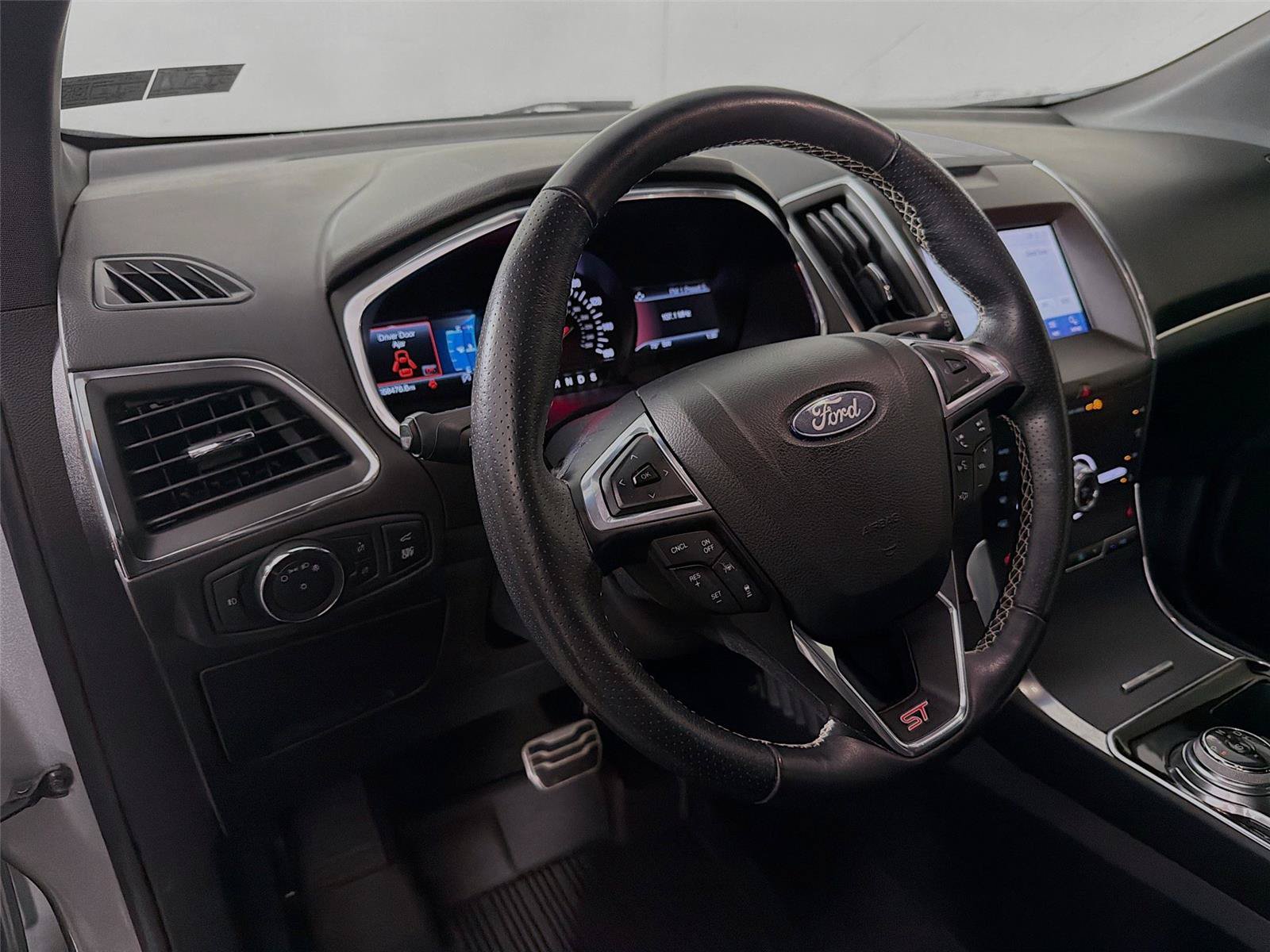 Used 2020 Ford Edge ST w/ Cold Weather Package AWD/4WD image 16