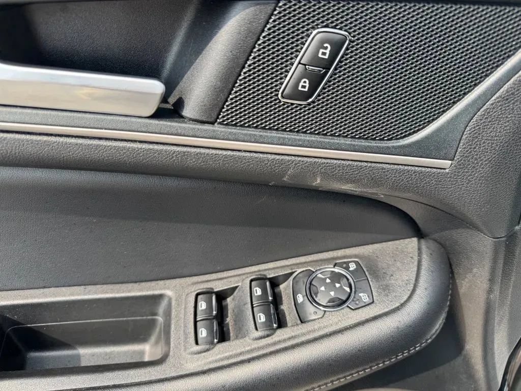 Used 2024 Ford Edge SEL AWD/4WD image 12
