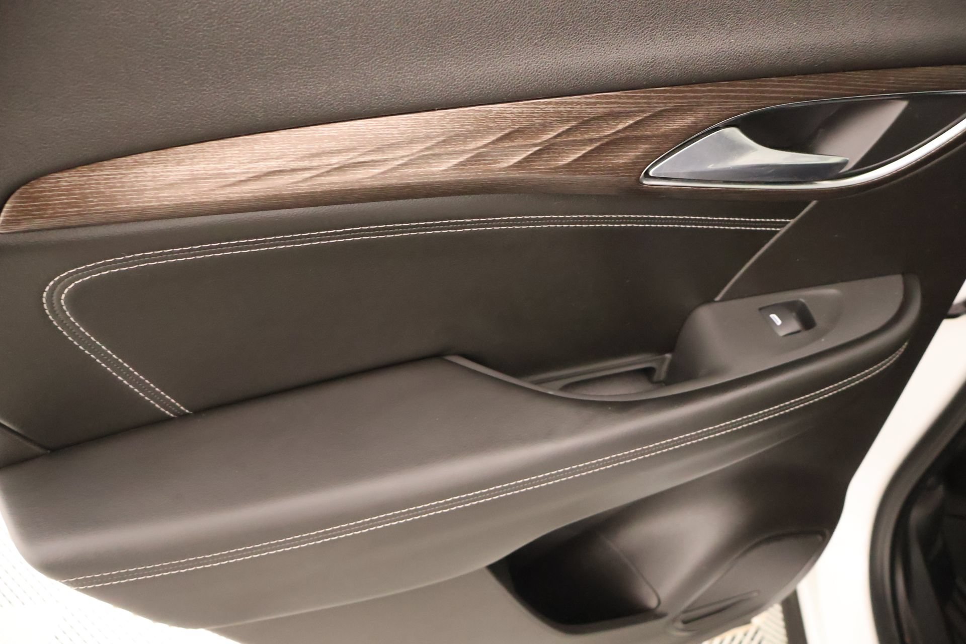 Used 2023 Buick Envision Avenir FWD image 17