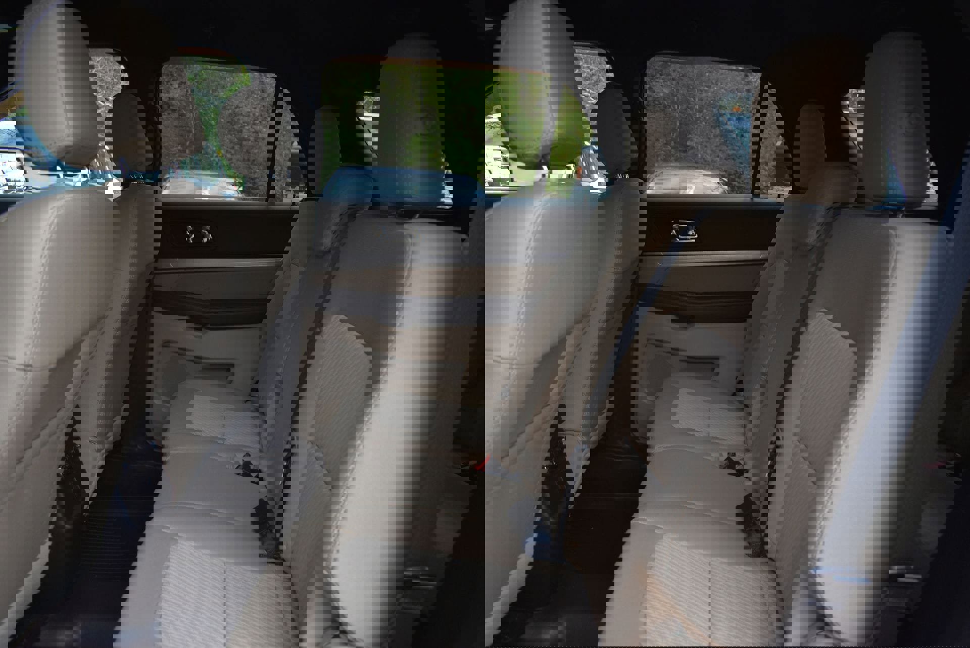 Used 2016 Ford Explorer Base image 17