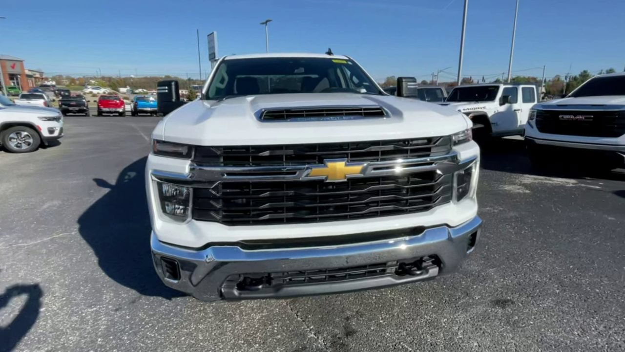 Used 2024 Chevrolet Silverado 2500 LT AWD/4WD image 4