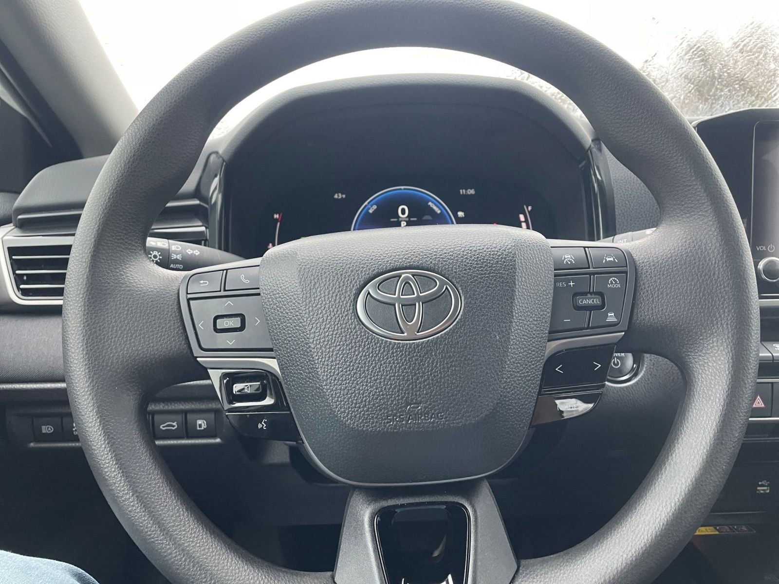 Used 2025 Toyota Camry LE image 28