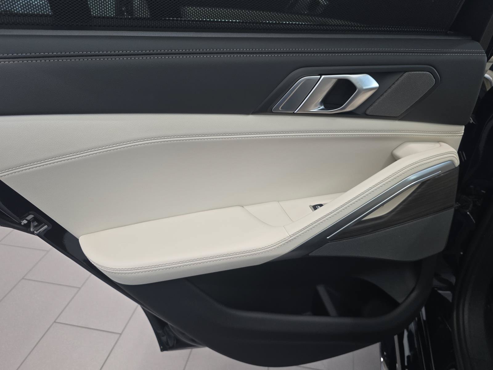 New 2027 BMW X6 M60i AWD/4WD image 10