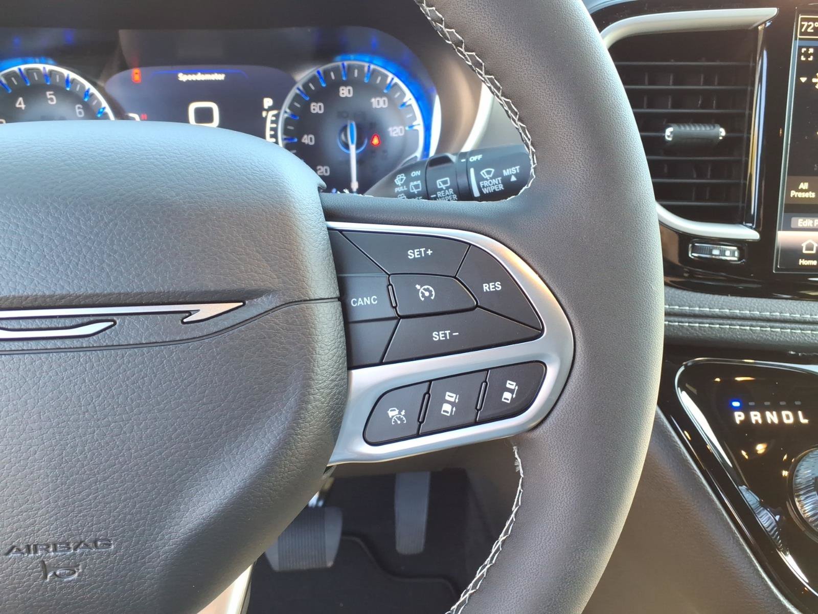 New 2027 Chrysler Pacifica Select AWD/4WD image 20